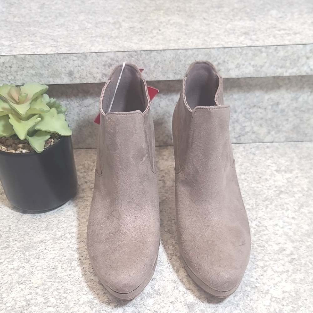 Dexflex Comfort Women's Tan Ankle Boots
